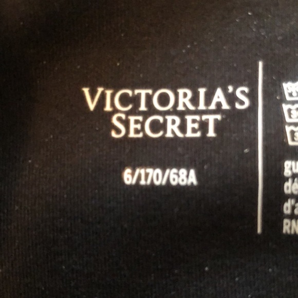 NWOT Victoria’s Secret leopard print leggings with side pocket - Picture 3 of 4